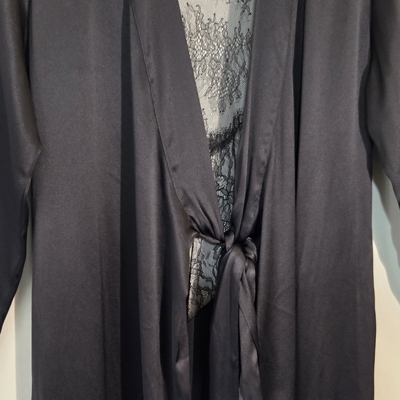 Victoria's Secret Robe - Picture 3 of 11